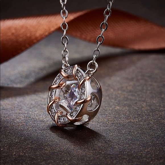 Mesmerizing dancing diamond necklace! Make heads turn w/ this deisgner necklace - Picture 6 of 8